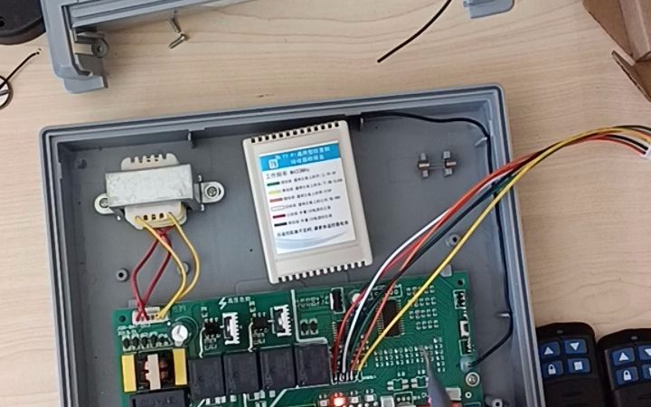 TY R1通用型防復(fù)制接收器轉(zhuǎn)接盒接線(xiàn)奇升qisheng電動(dòng)伸縮門(mén)無(wú)軌控制器主板工廠大門(mén)齊升雙電機(jī)控制盒操作之四